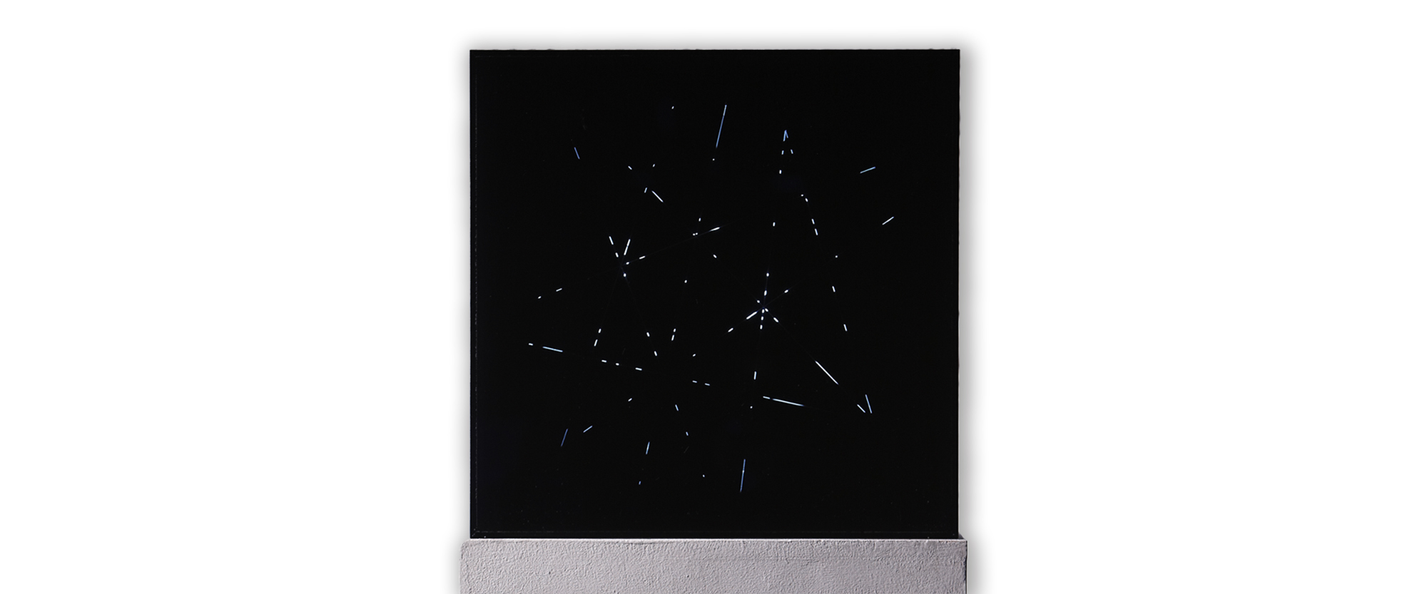 Kleines Nefta Objekt - 2020, Siebdruck auf Acrlyglas, Leuchtstoffröhre, E-Motor (0,5 U/min), Auflage 4 Ex., 40 x 40 x 10 cm