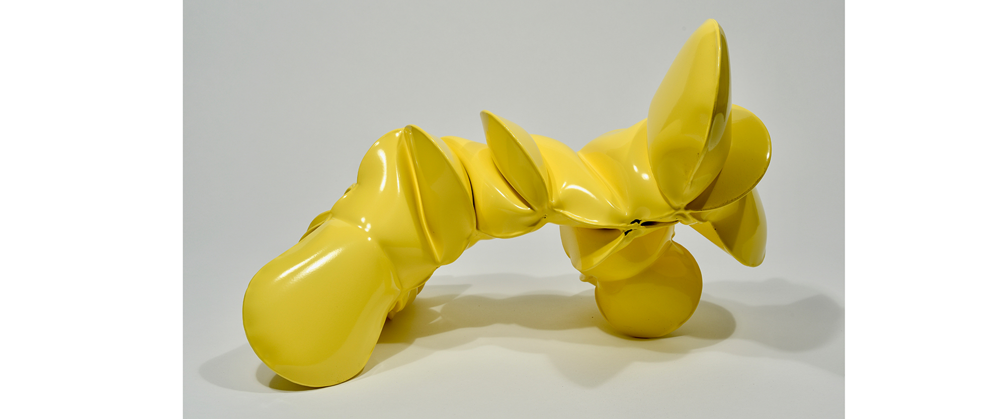 Glutamate Yellow - 2019, Kalt gewälzter Stahl, pulverbeschichtet, 33 x 50,8 x 28 cm