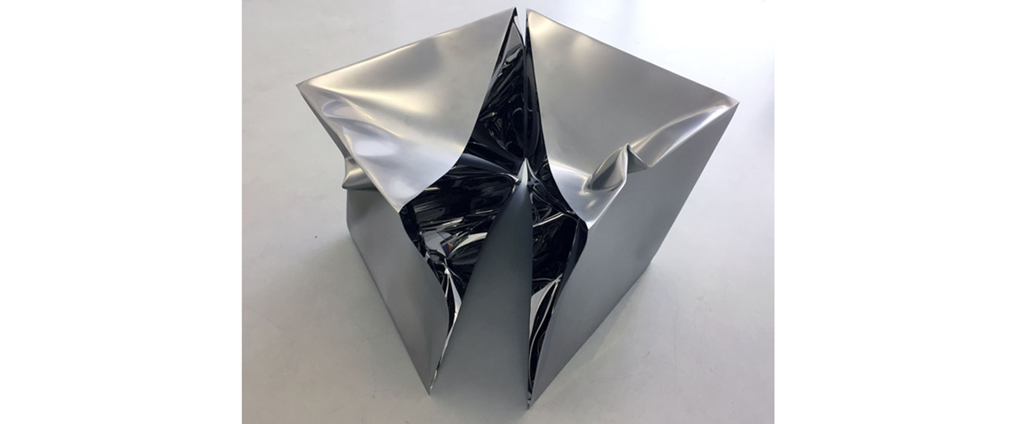 "cracked cube", (threefold) - 2020, 75 x 124 x 90 cm. Ansicht 2