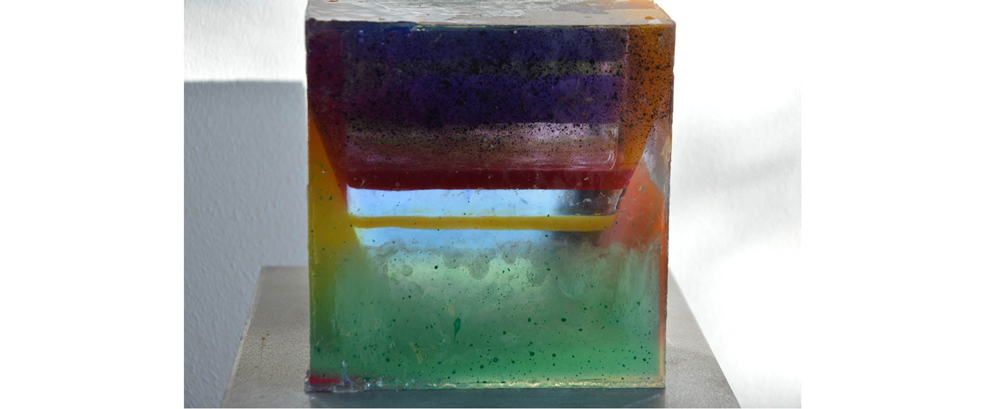 Color cube - 2020, Harz, Pigmente, 15 x 15 x 15 cm