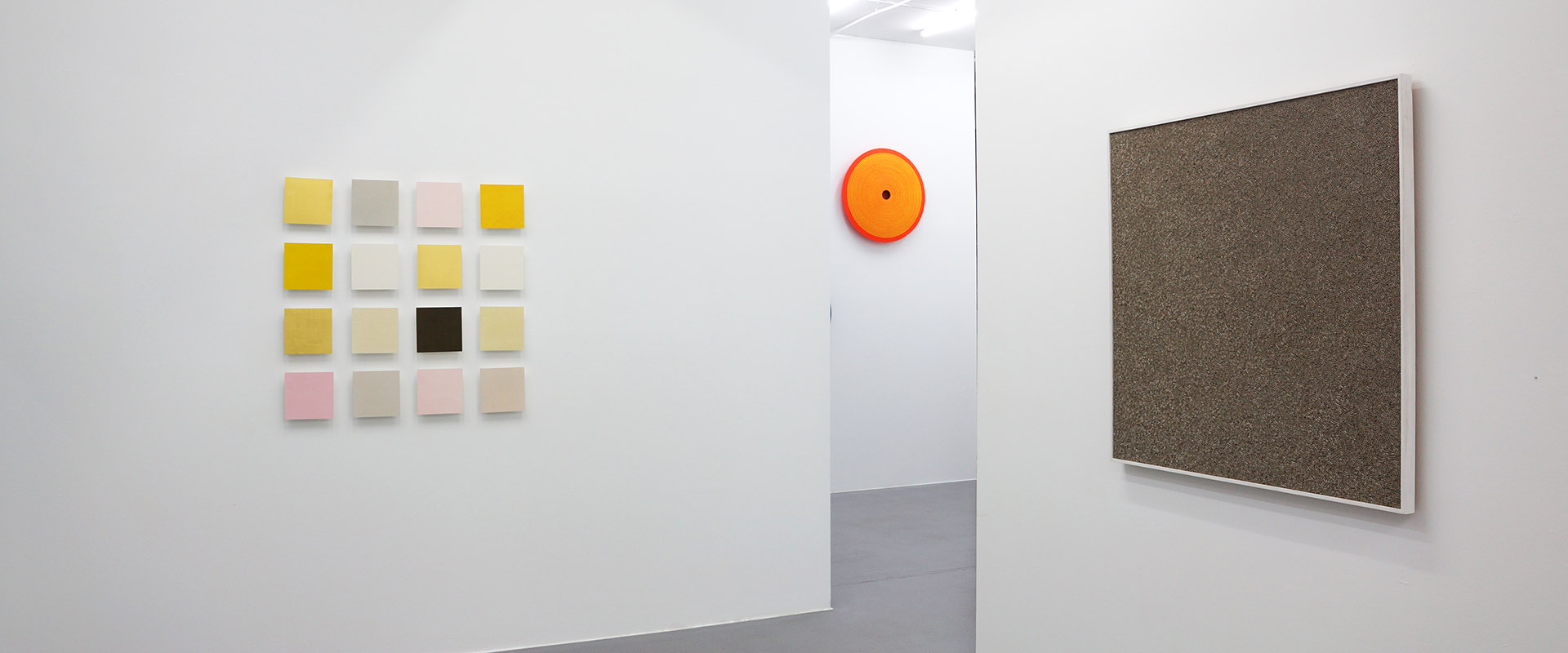 Ausstellungsansicht "Papierwelten 3.0", Galerie Renate Bender 2019