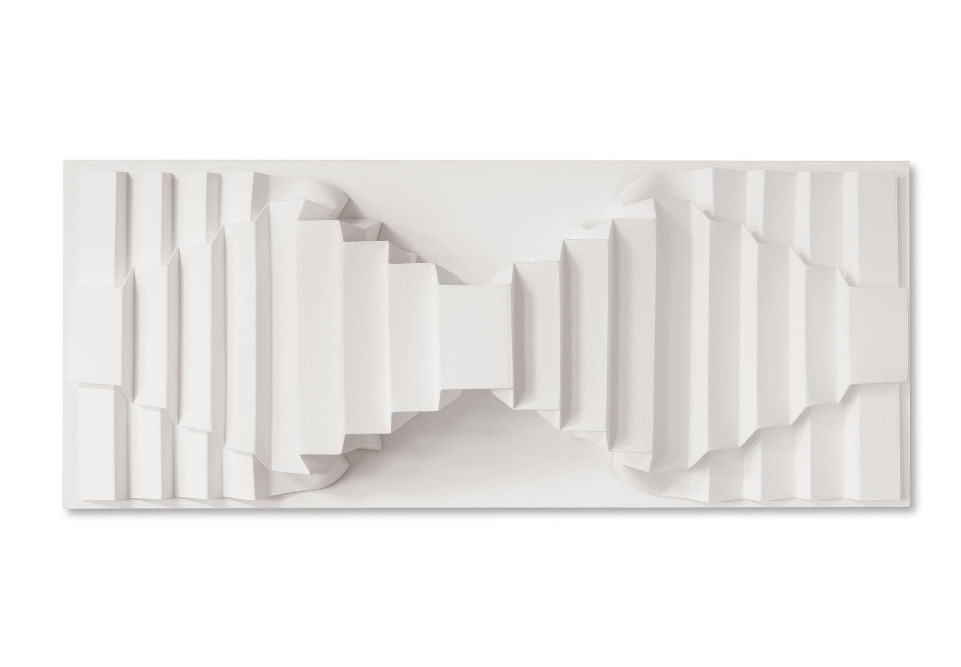 "2 x Variation der Durchdringung A" – 2020, Fabriano Bütten gefaltet, Acrylglashaube, 45 x 108 x 22,5 cm