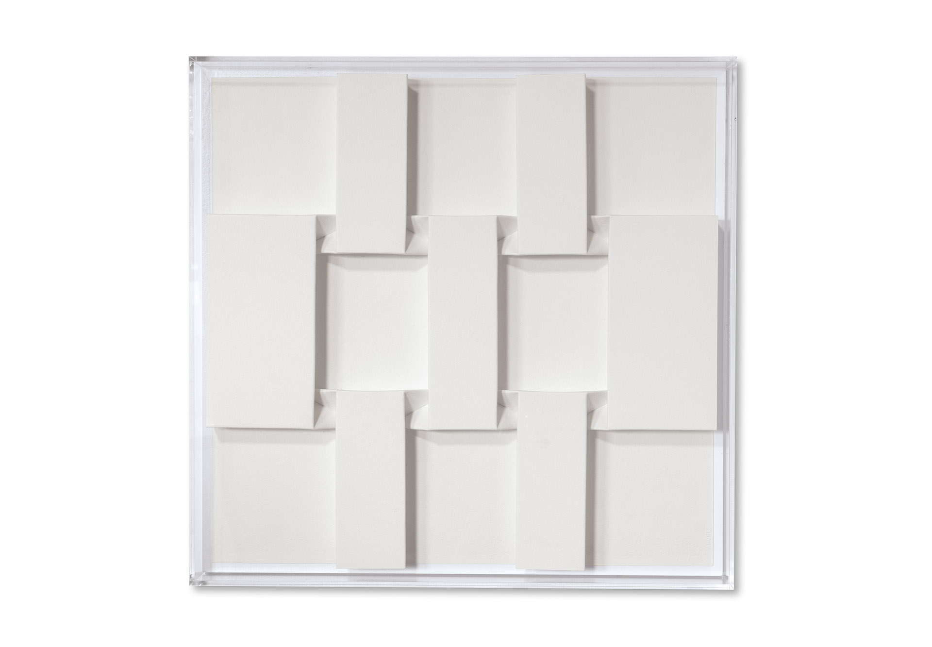 "Faltzustand R" – 2020, Arches Bütten gefaltet, Acrylglashaube, 51,5 x 53 cm