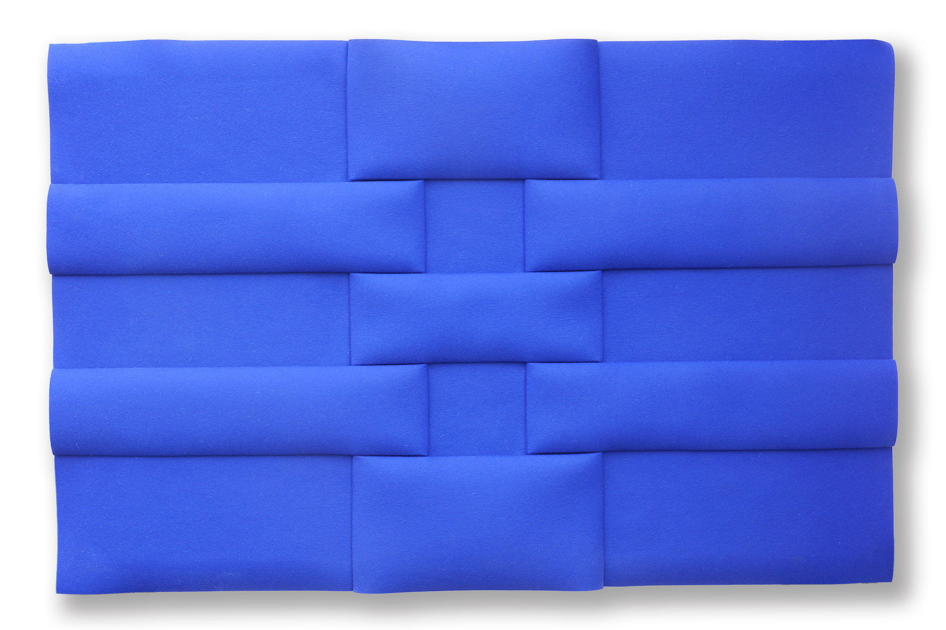 "Horizontale Streifen FBL6" - 2021, Filz blau gefaltet, 107 x 163 cm