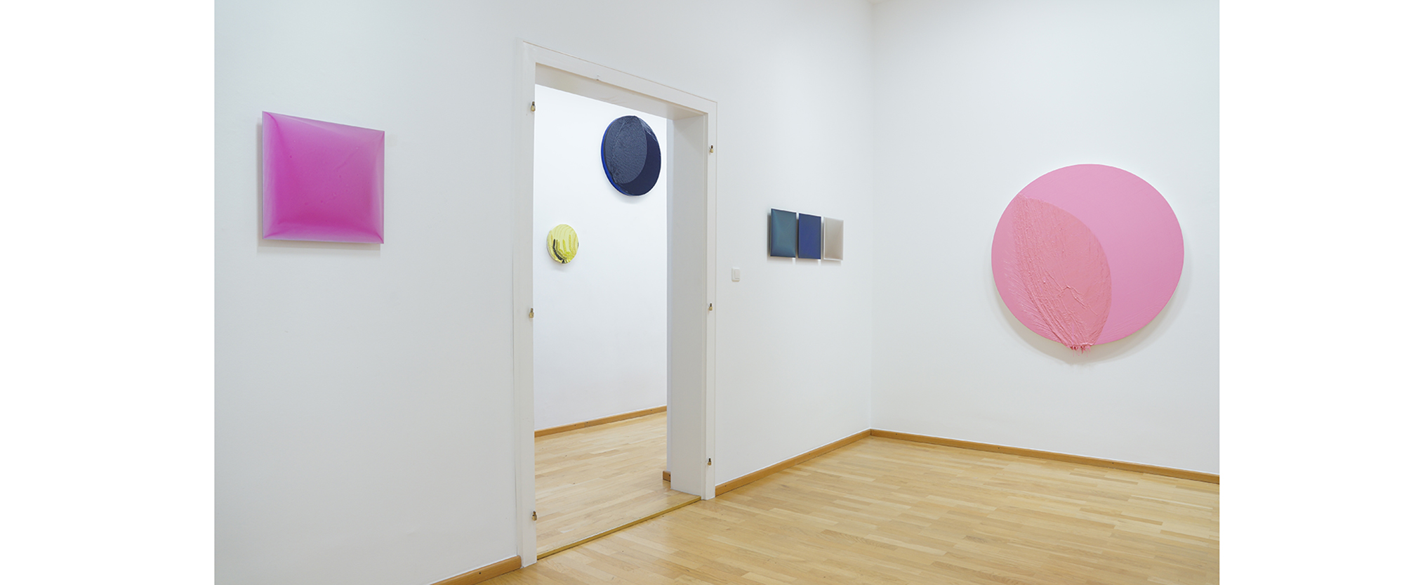 Ausstellungsansicht "Color Move! Rosa M Hessling - Alexis Harding", Galerie Renate Bender 2014