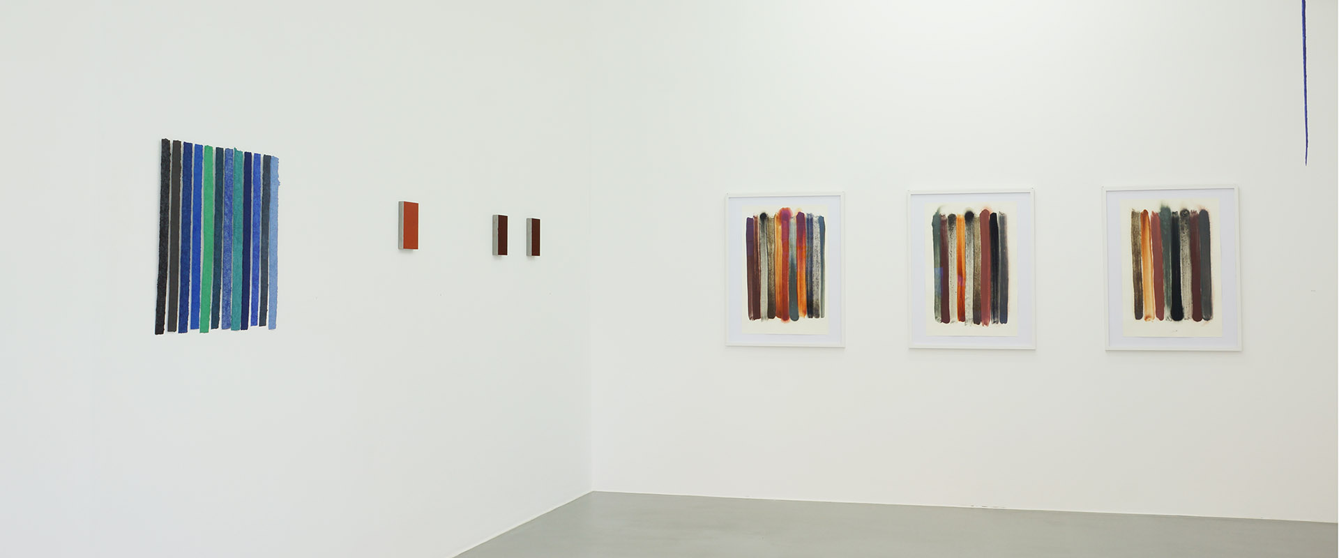 Ausstellungsansicht "Erde, Stein, Pigment. Helmut Dirnaichner - Alfonso Fratteggiani Bianchi", Galerie Renate Bender, 2019