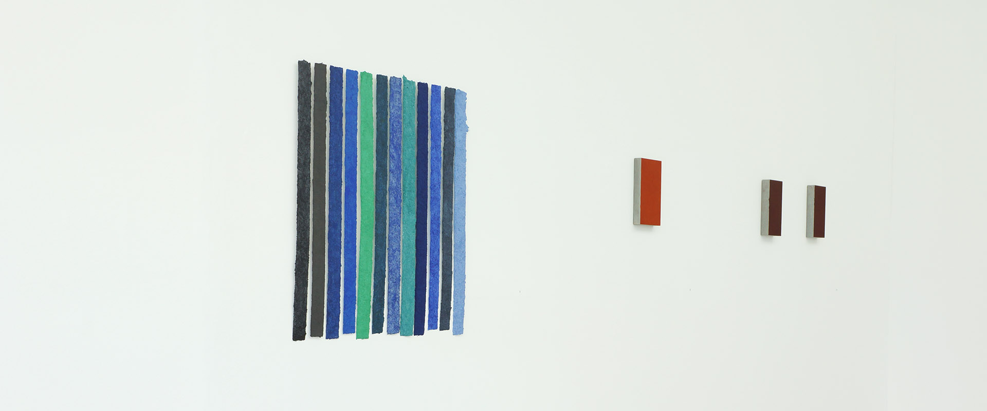 Ausstellungsansicht "Erde, Stein, Pigment. Helmut Dirnaichner - Alfonso Fratteggiani Bianchi", Galerie Renate Bender, 2019