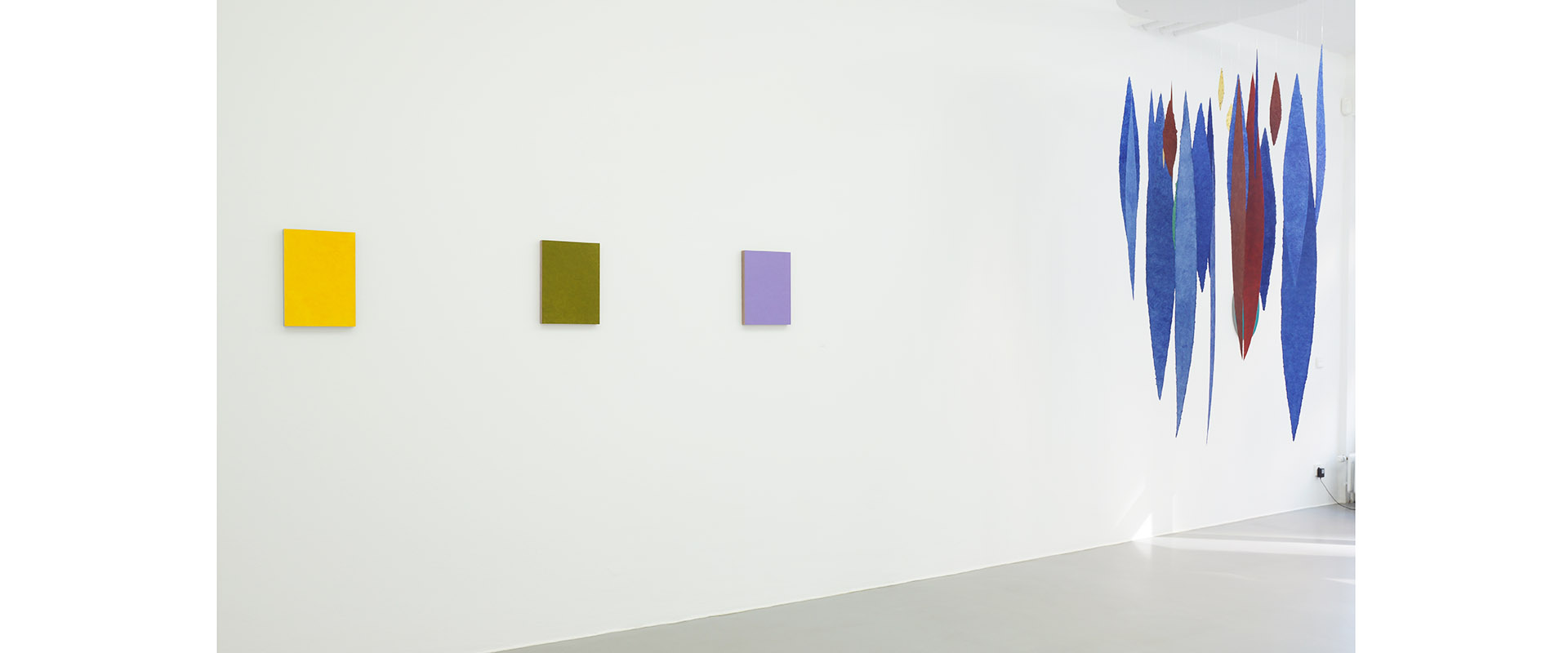 Ausstellungsansicht "Erde, Stein, Pigment. Helmut Dirnaichner - Alfonso Fratteggiani Bianchi", Galerie Renate Bender, 2019