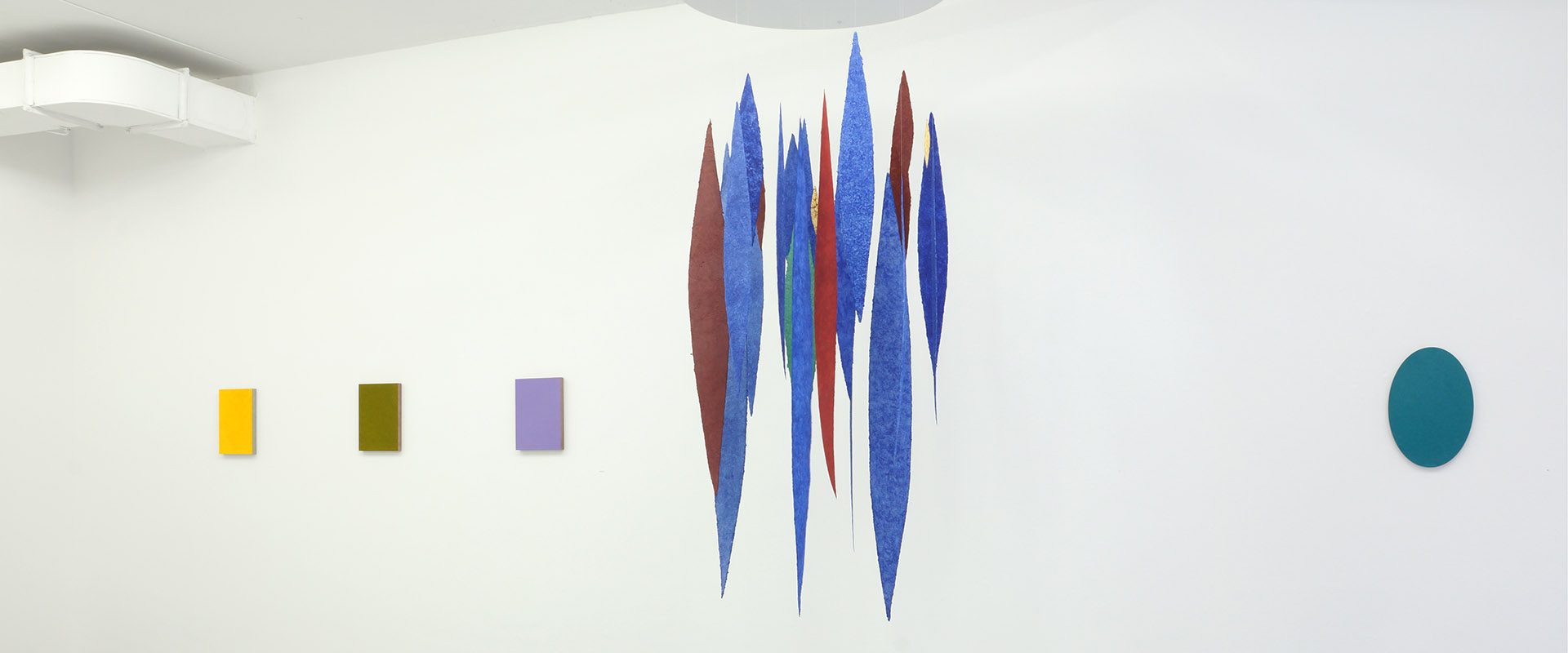 Ausstellungsansicht "Erde, Stein, Pigment. Helmut Dirnaichner - Alfonso Fratteggiani Bianchi", Galerie Renate Bender, 2019