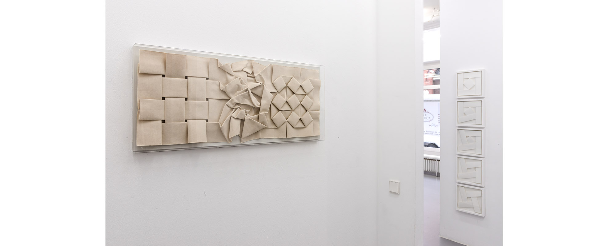 Ausstellungsansicht "Peter Weber - Struktur und Faltung", Galerie Renate Bender 2019