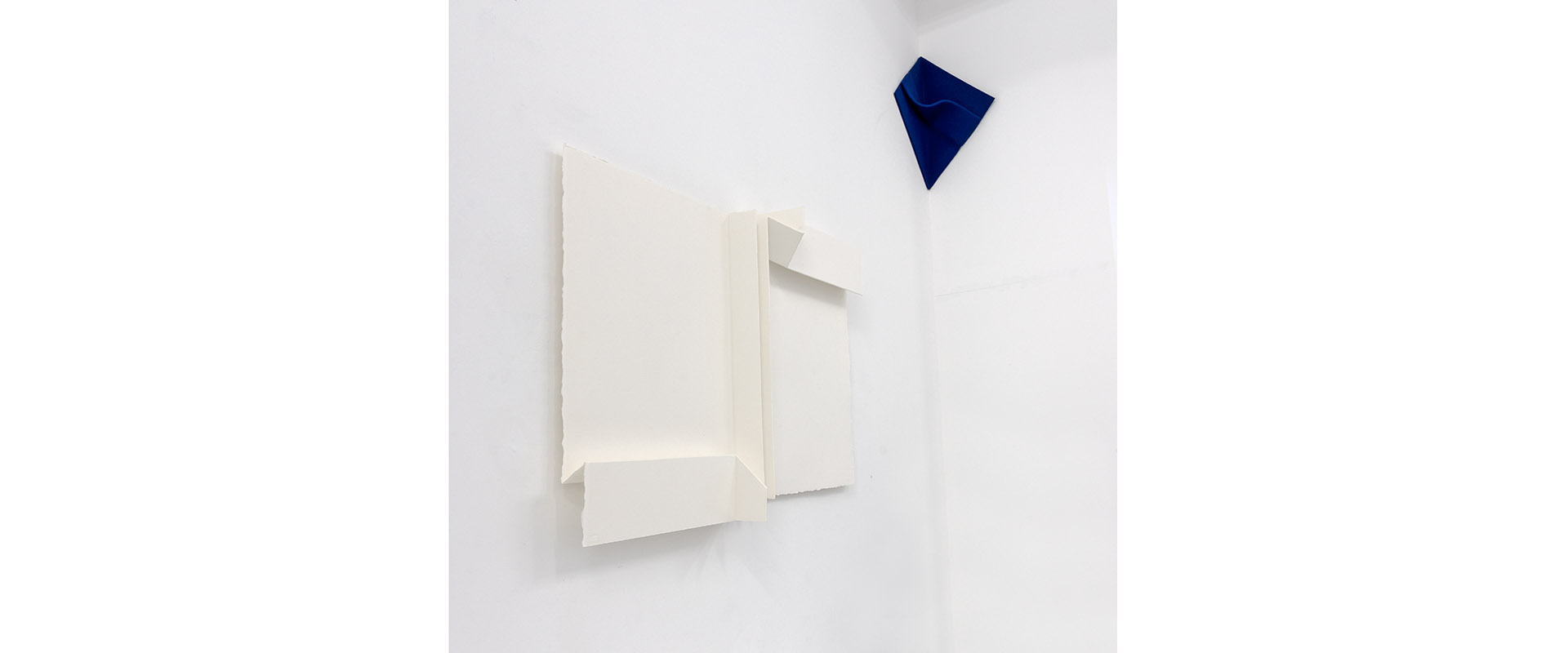 Ausstellungsansicht "Peter Weber - Struktur und Faltung", Galerie Renate Bender 2019