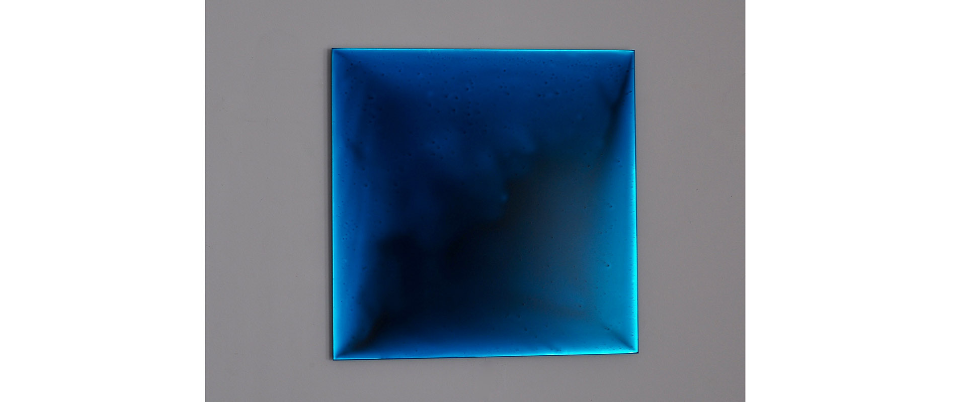 NUMEN #III-BLAU-GRÜN VI - 2020, Pigment, Lack auf verspiegeltem Glas, 30 x 30 cm
