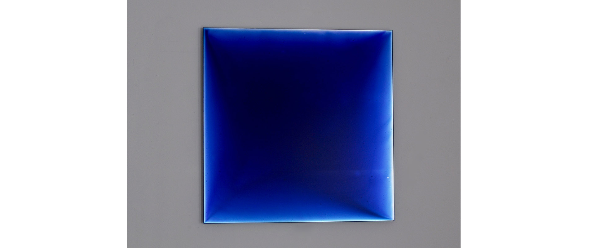 NUMEN #III-BLAU-GRÜN VII - 2020, Pigment, Lack auf verspiegeltem Glas, 30 x 30 cm