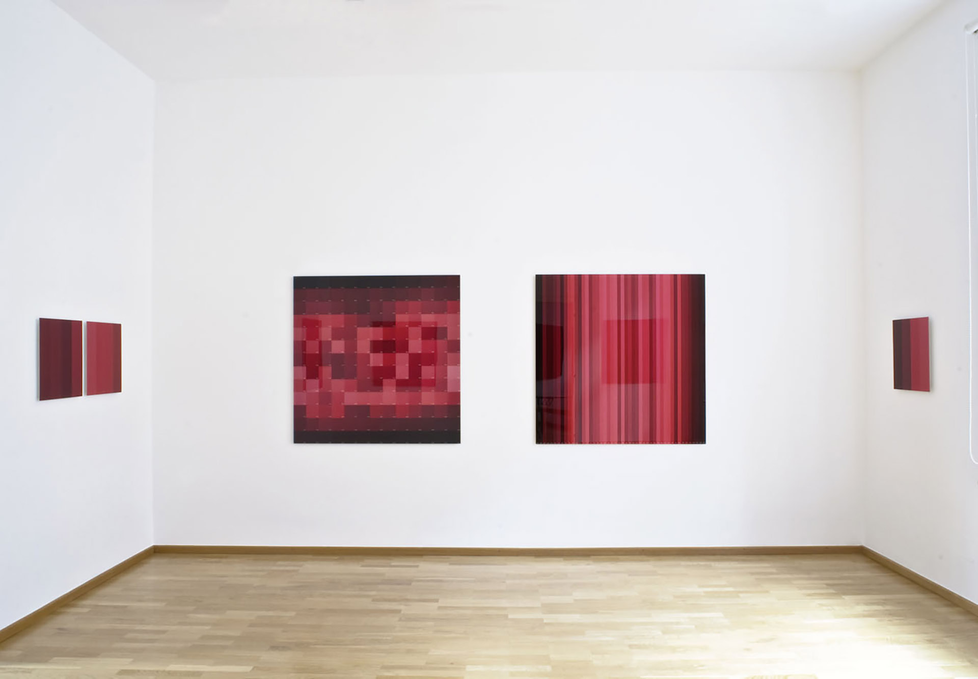 Ausstellungsansicht "Lichtzeiten - Zinnober", Inge Dick zum 70. Geburtstag, Galerie Renate Bender 2011