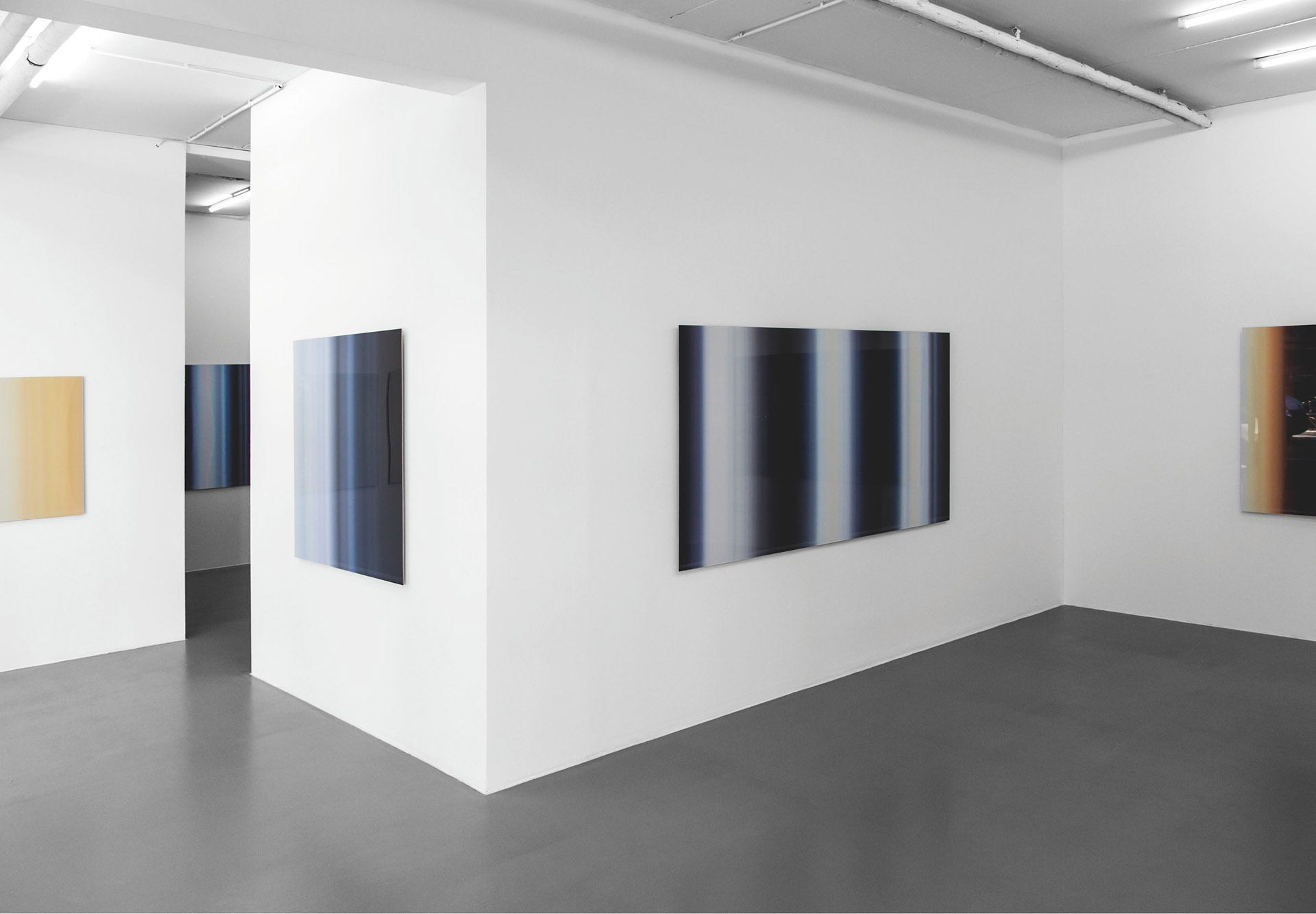 Ausstellungsansicht "jahres licht weiss", Galerie Renate Bender 2016