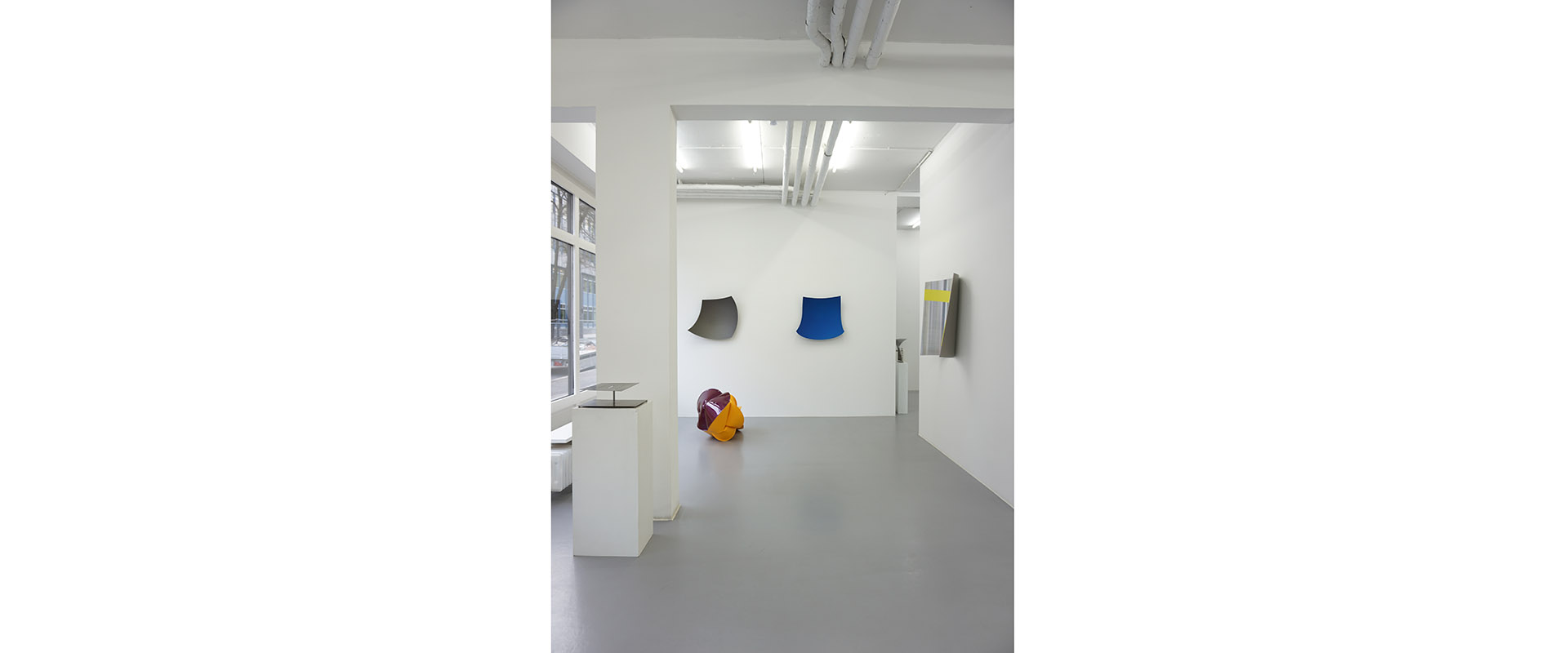 Ausstellungsansicht "Ecken und Kanten", Galerie Renate Bender 2018