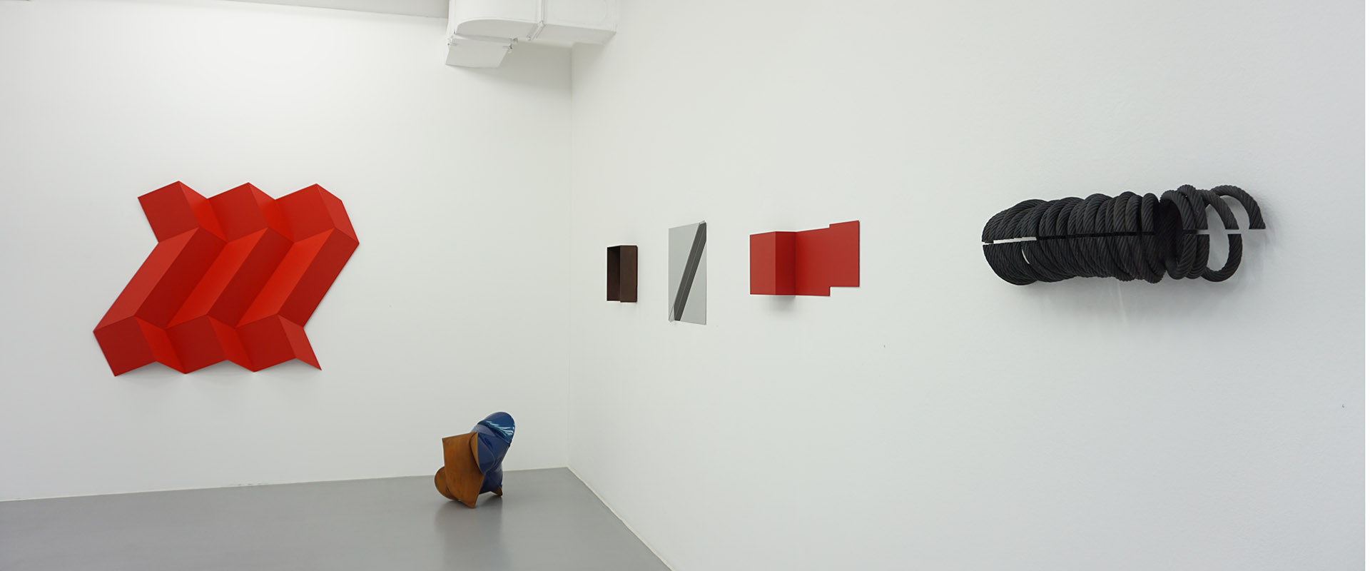 Ausstellungsansicht "Ecken und Kanten", Galerie Renate Bender 2018