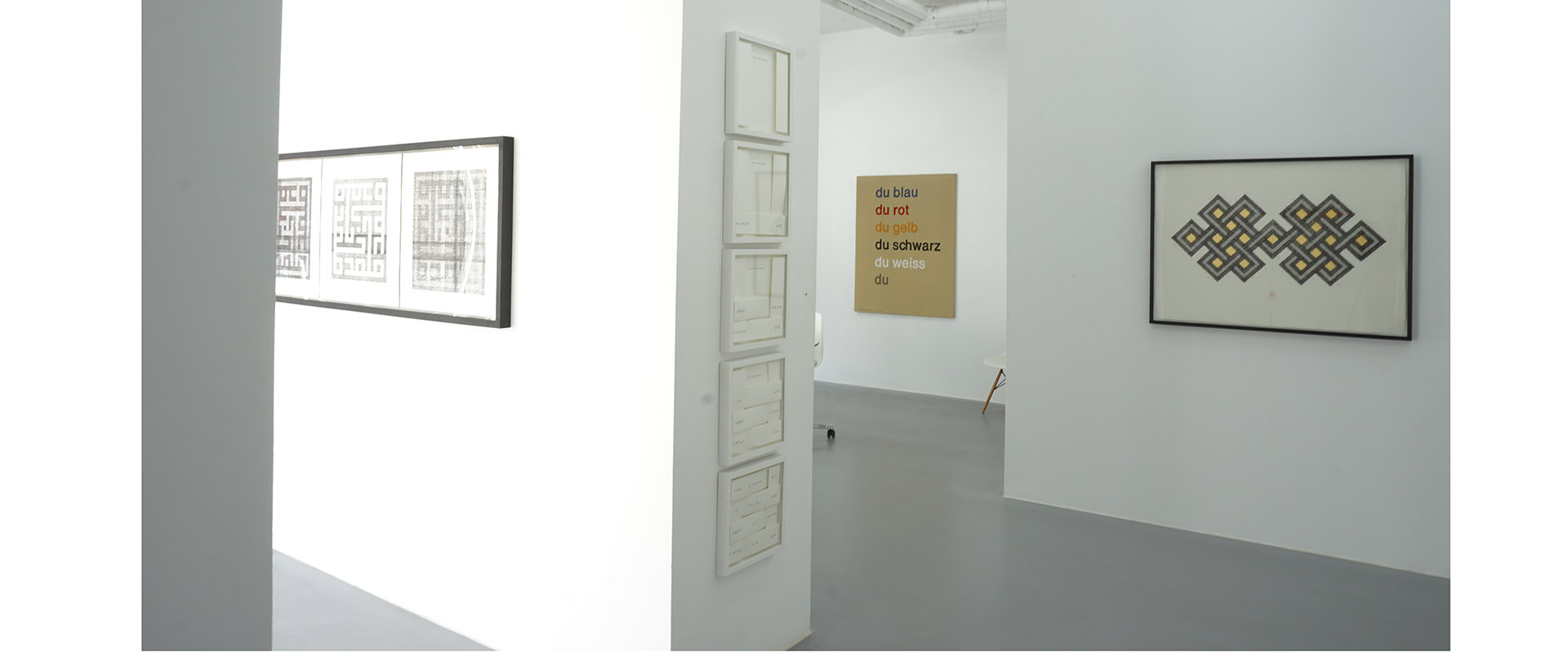 Ausstellungsansicht "AM ANFANG WAR DAS WORT AM. Sprache in Wort und Bild", Galerie Renate Bender 2018