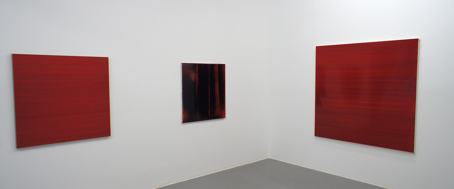 Ausstellungsansicht "Fifty Shades of Red", Galerie Renate Bender 2016