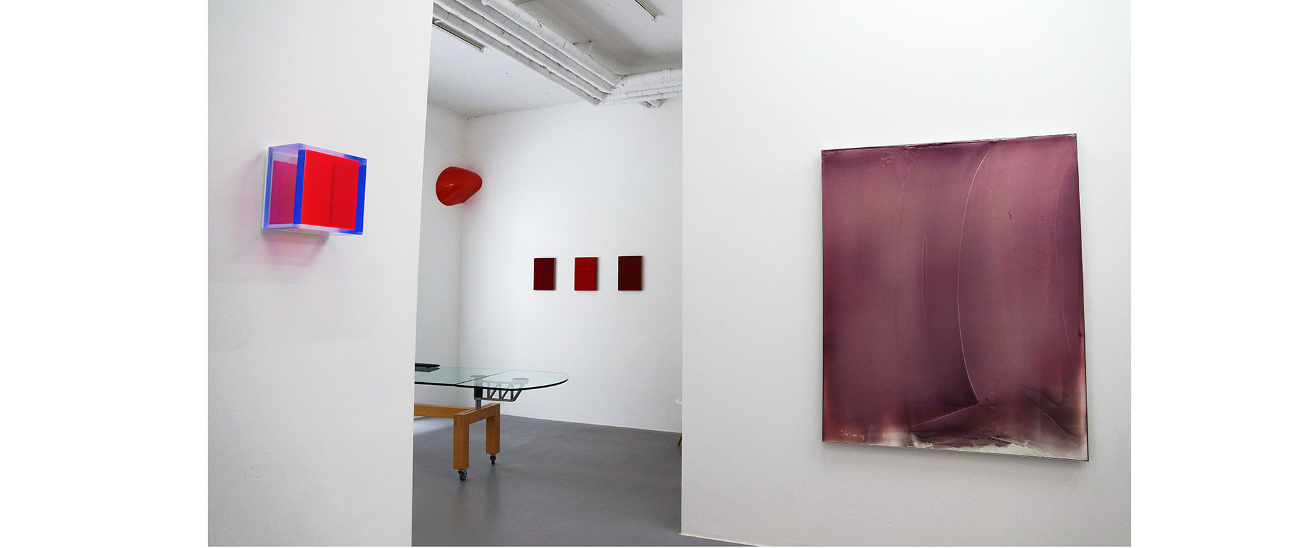Ausstellungsansicht "Fifty Shades of Red", Galerie Renate Bender 2016