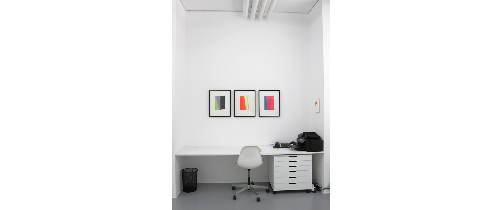 Ausstellungsansicht "Works on & with Paper", Galerie Renate Bender 2015