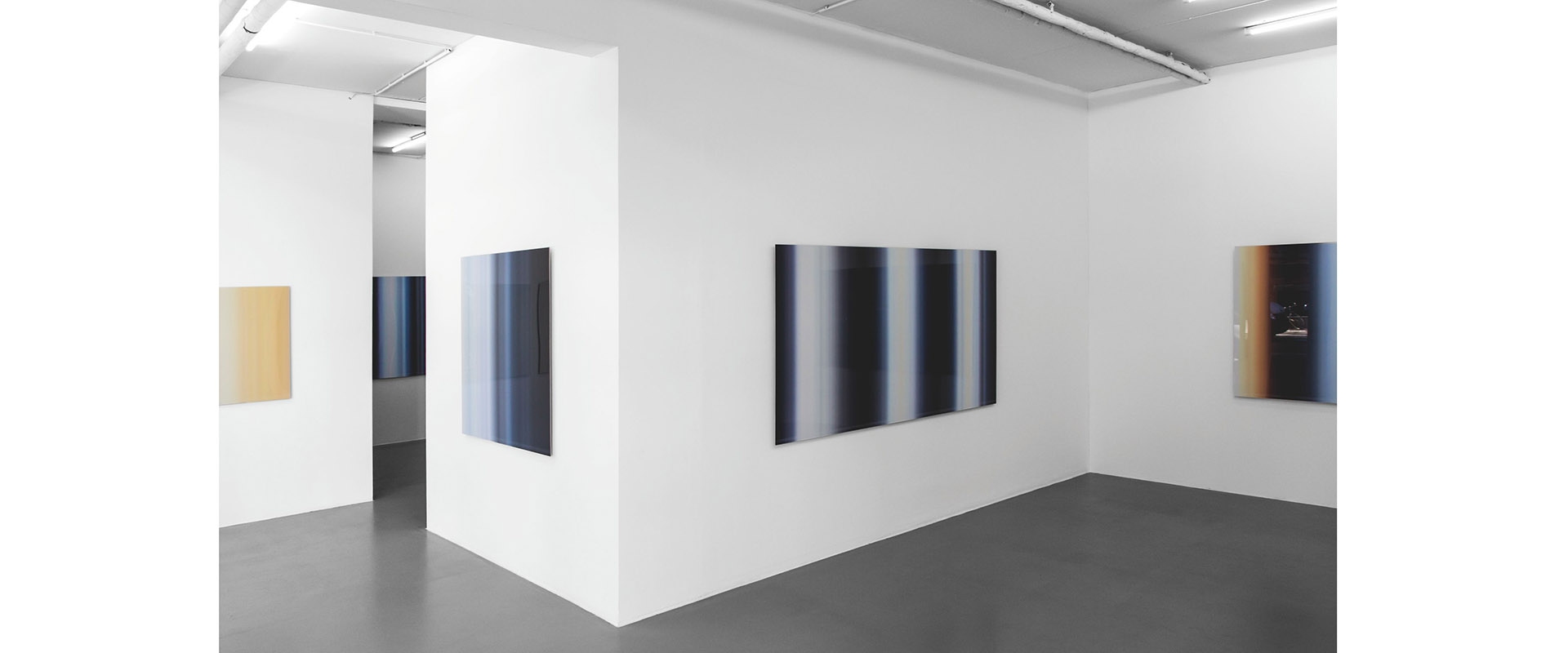 Ausstellungsansicht "Inge Dick - jahres licht weiss", Galerie Renate Bender 2016