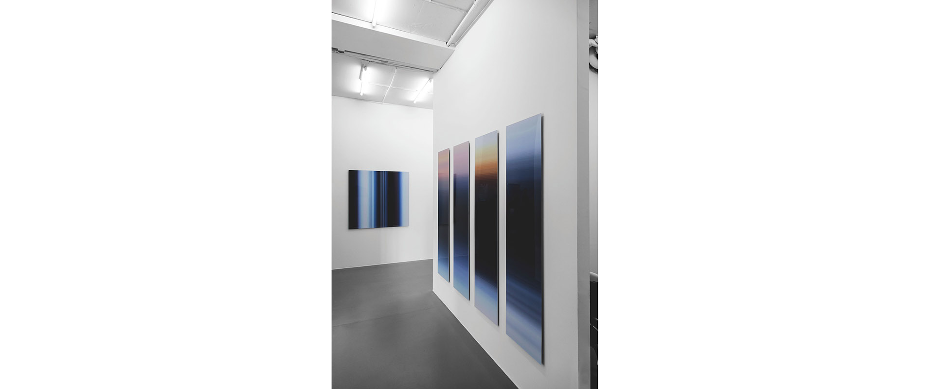 Ausstellungsansicht "Inge Dick - jahres licht weiss", Galerie Renate Bender 2016