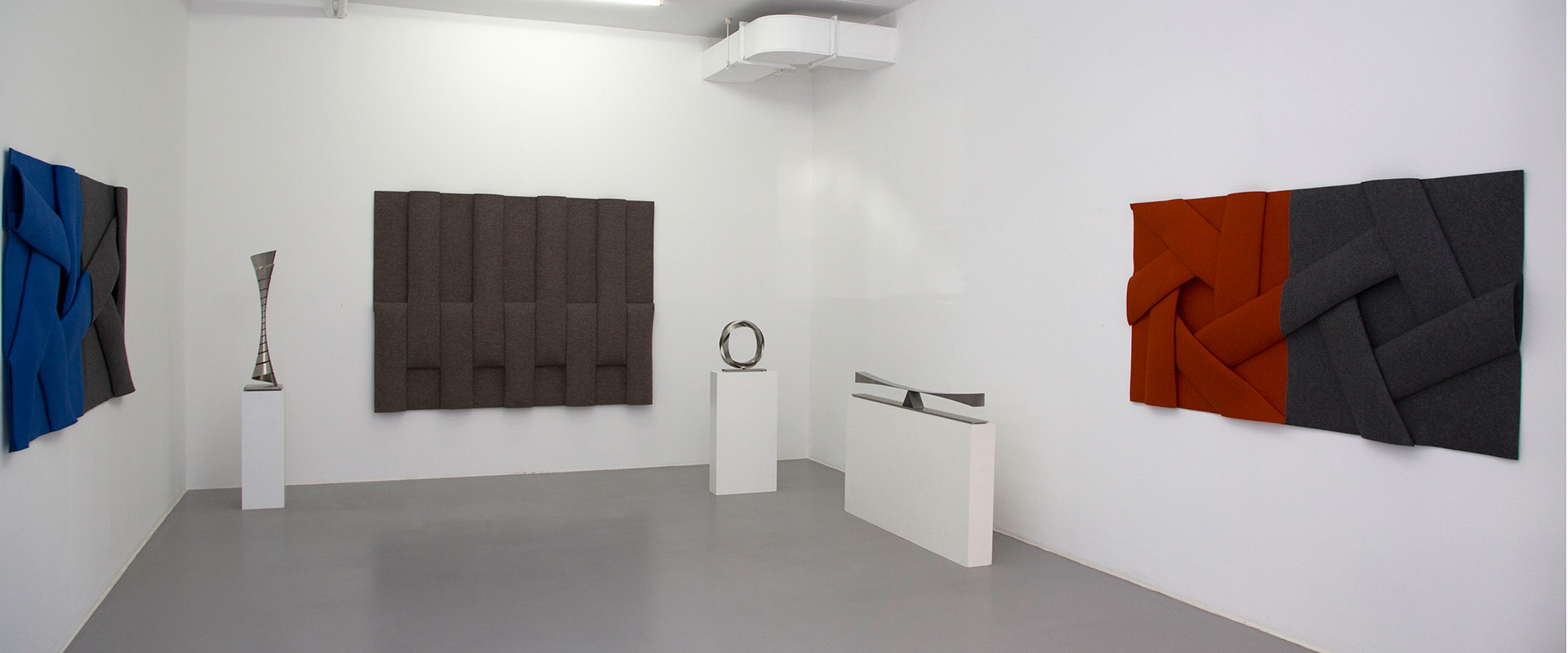 Ausstellungsansicht "Ganzheit als Prinzip. Peter Weber - Martin Willing", Galerie Renate Bender 2016