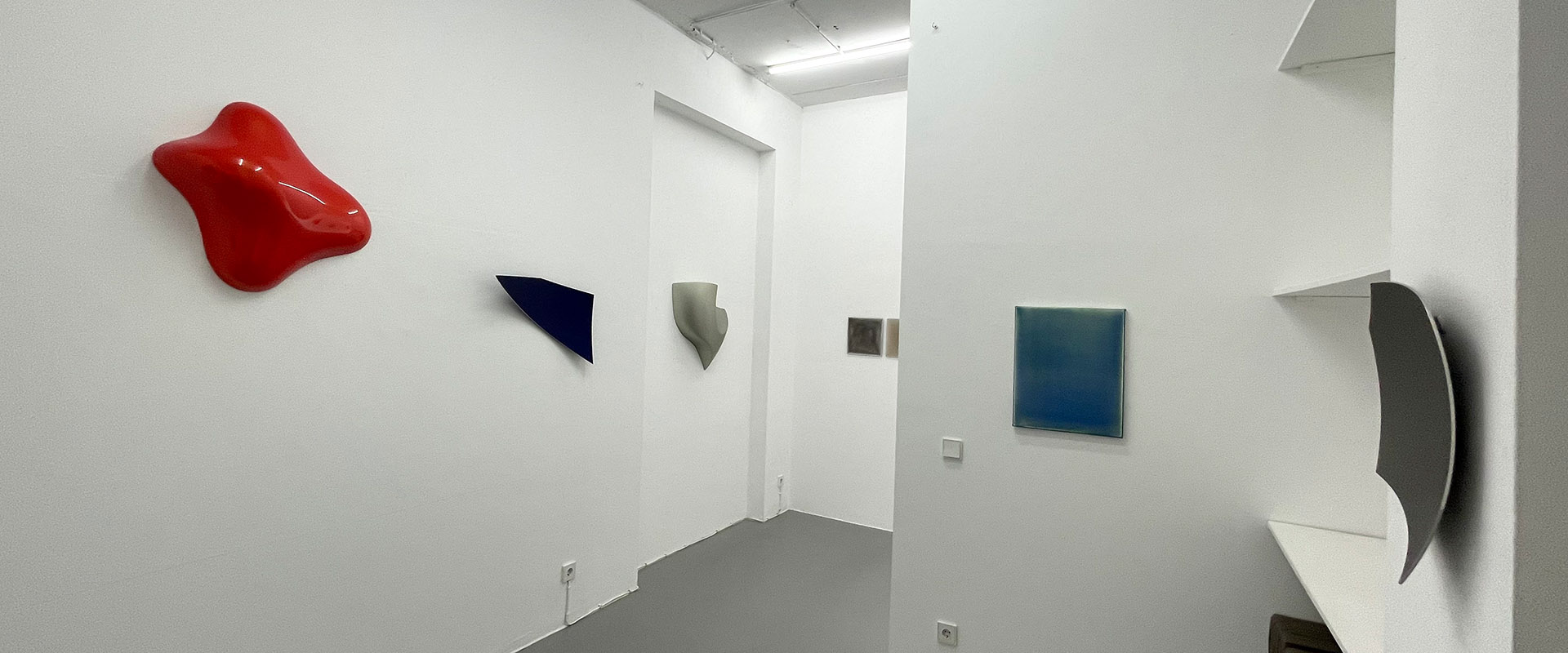 Ausstellungsansicht "Curated by... Heiner Thiel", Galerie Renate Bender 2021