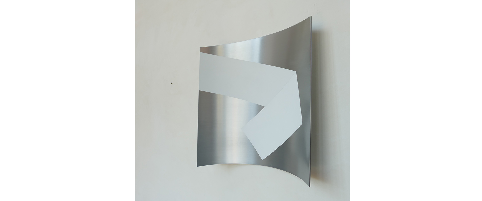 Raumzeichen - 2020, Lack auf Aluminium, 36 x 37 x 8 cm
