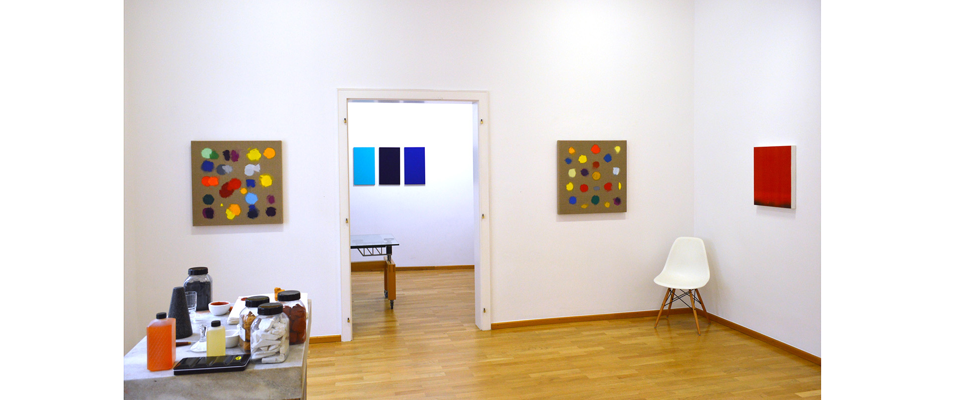 Ausstellungsansicht "Lapislazuli & Purpur. How Color Came to Us", Galerie Renate Bender 2013