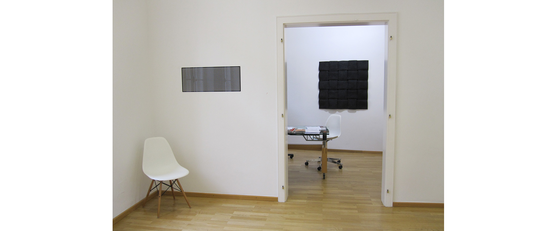 Ausstellungsansicht "Black and White. Douglas Allsop - Peter Weber", Galerie Renate Bender 2013