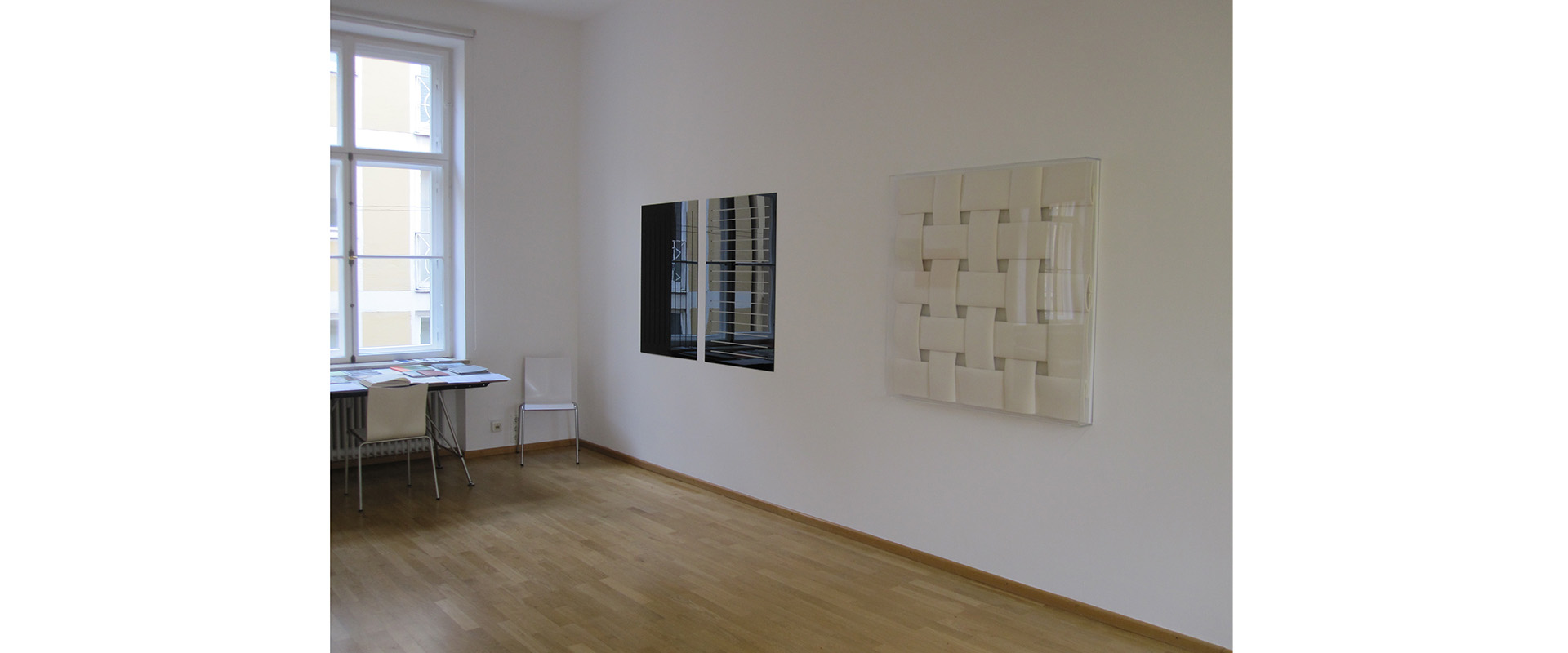 Ausstellungsansicht "Black and White. Douglas Allsop - Peter Weber", Galerie Renate Bender 2013