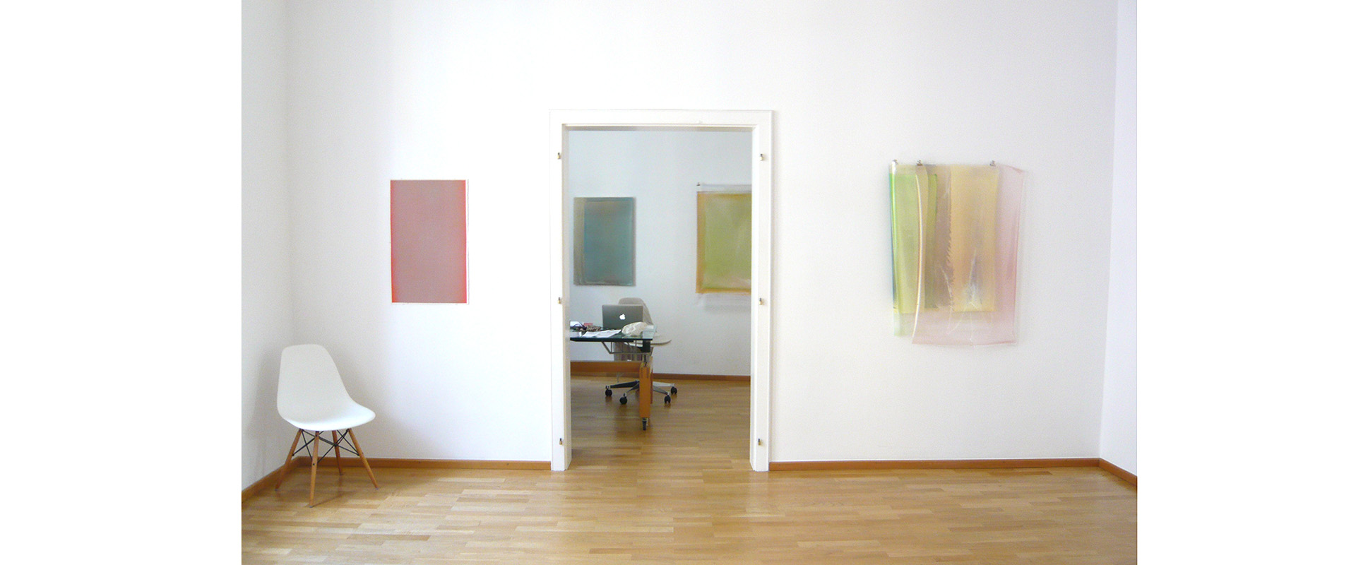 Ausstellungsansicht "Die Transparenz der Farbe. Matt McClune - Nick Terry", Galerie Renate Bender 2013