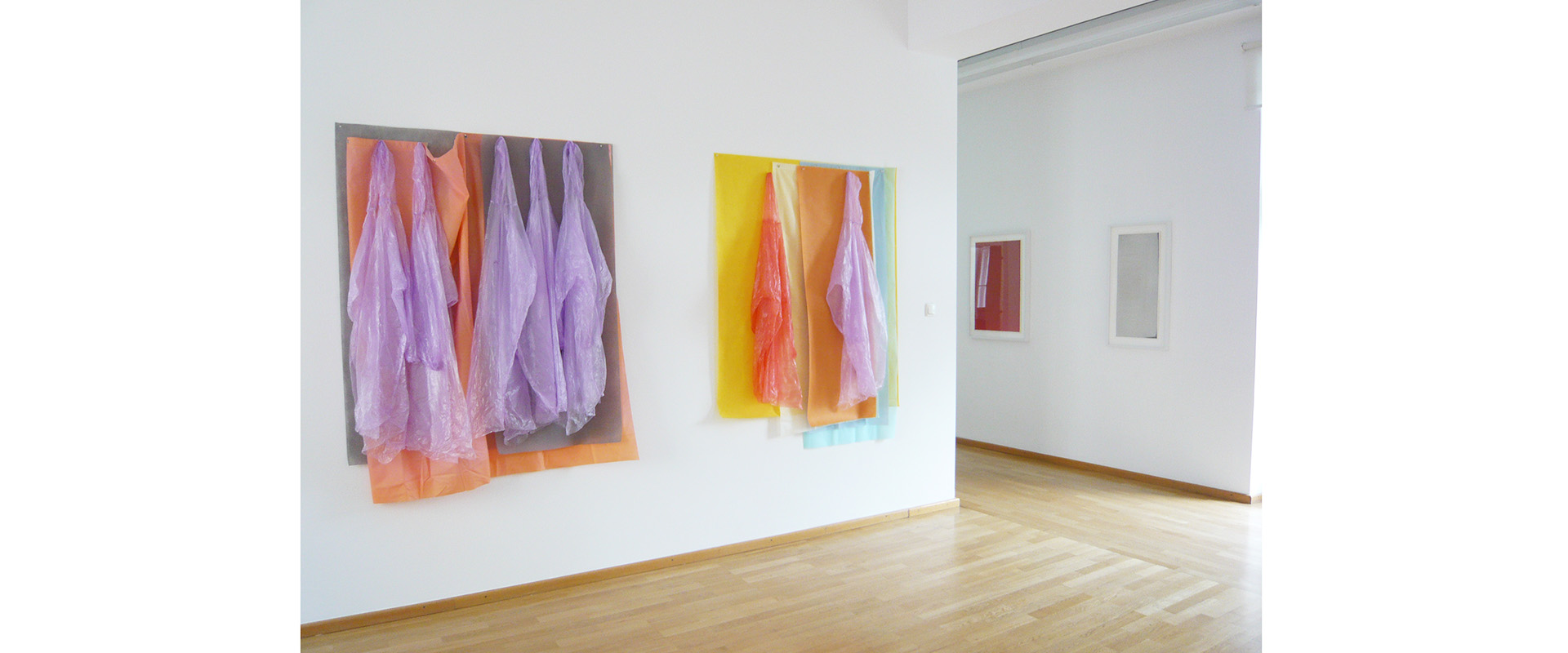 Ausstellungsansicht "Die Transparenz der Farbe. Matt McClune - Nick Terry", Galerie Renate Bender 2013