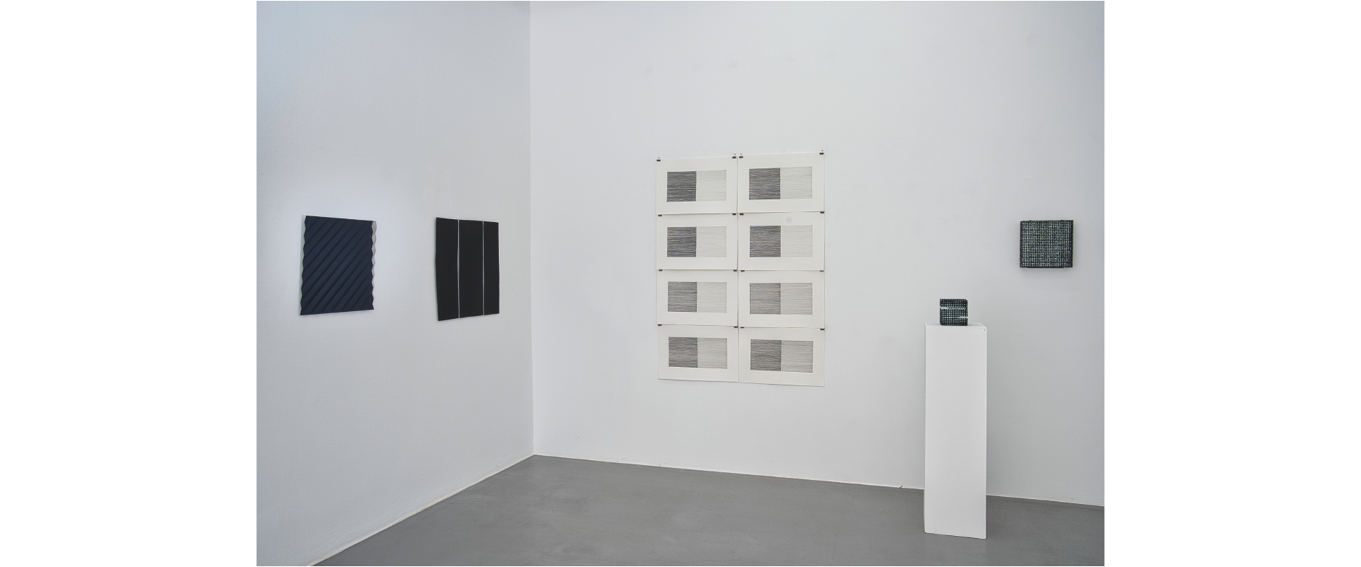 Ausstellungsansicht "Black is beautiful", Galerie Renate Bender 2021, Photo: Gary Thurner