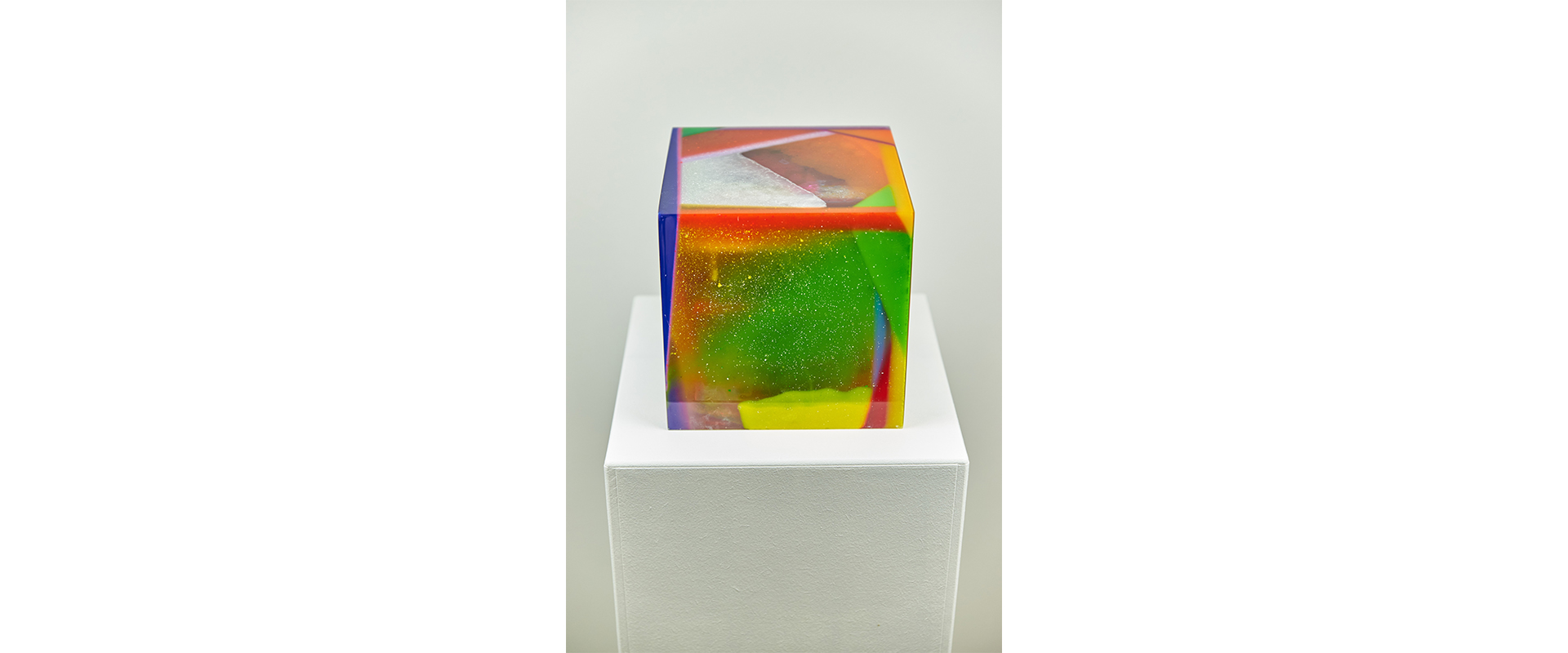 color cube #6 - 2021, Harz, Pigmente, 20 x 20 x 20 cm