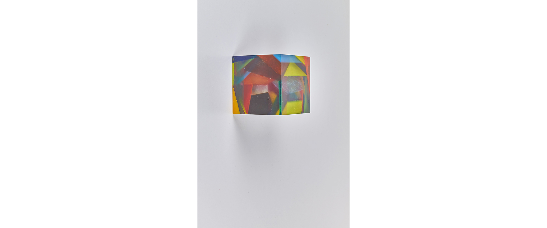 color cube #8 - 2021, Harz, Pigmente, 15 x 15 x 15 cm