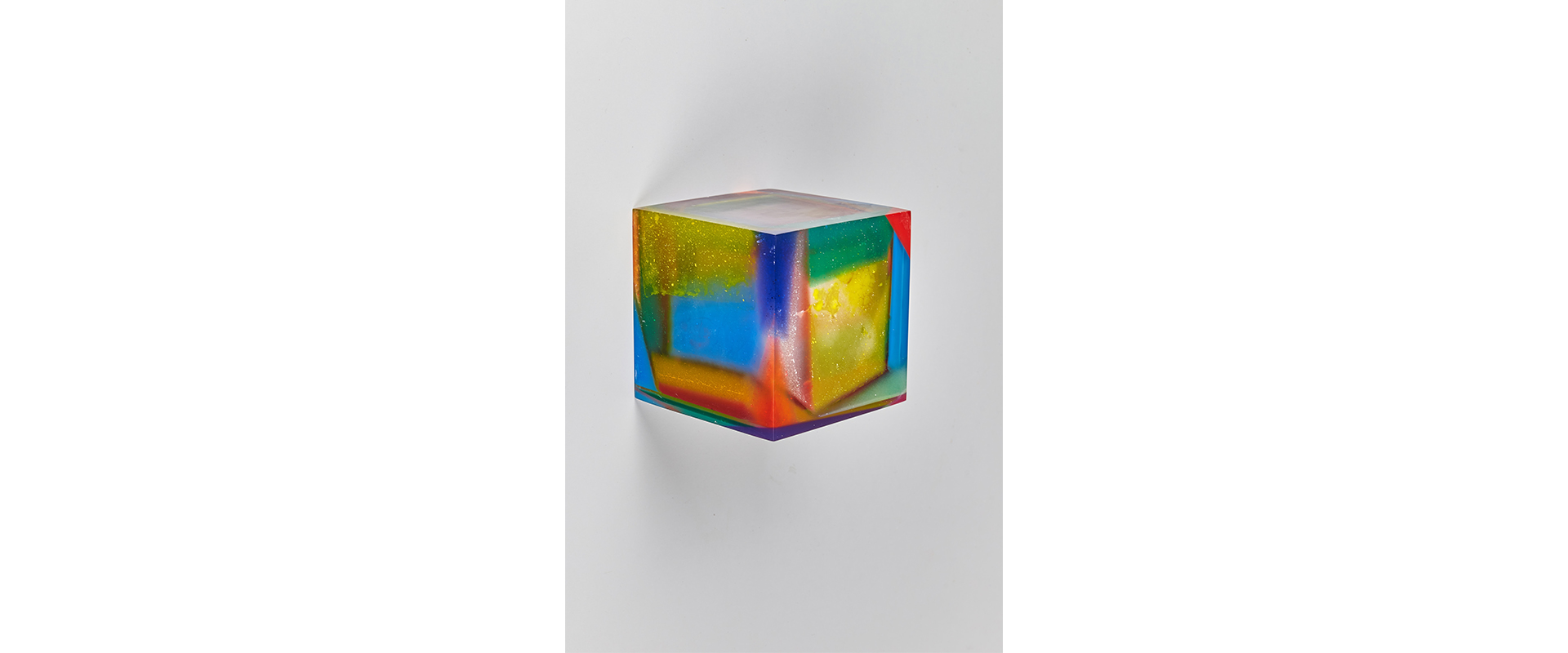 color cube #9 - 2021, Harz, Pigmente, 15 x 15 x 15 cm