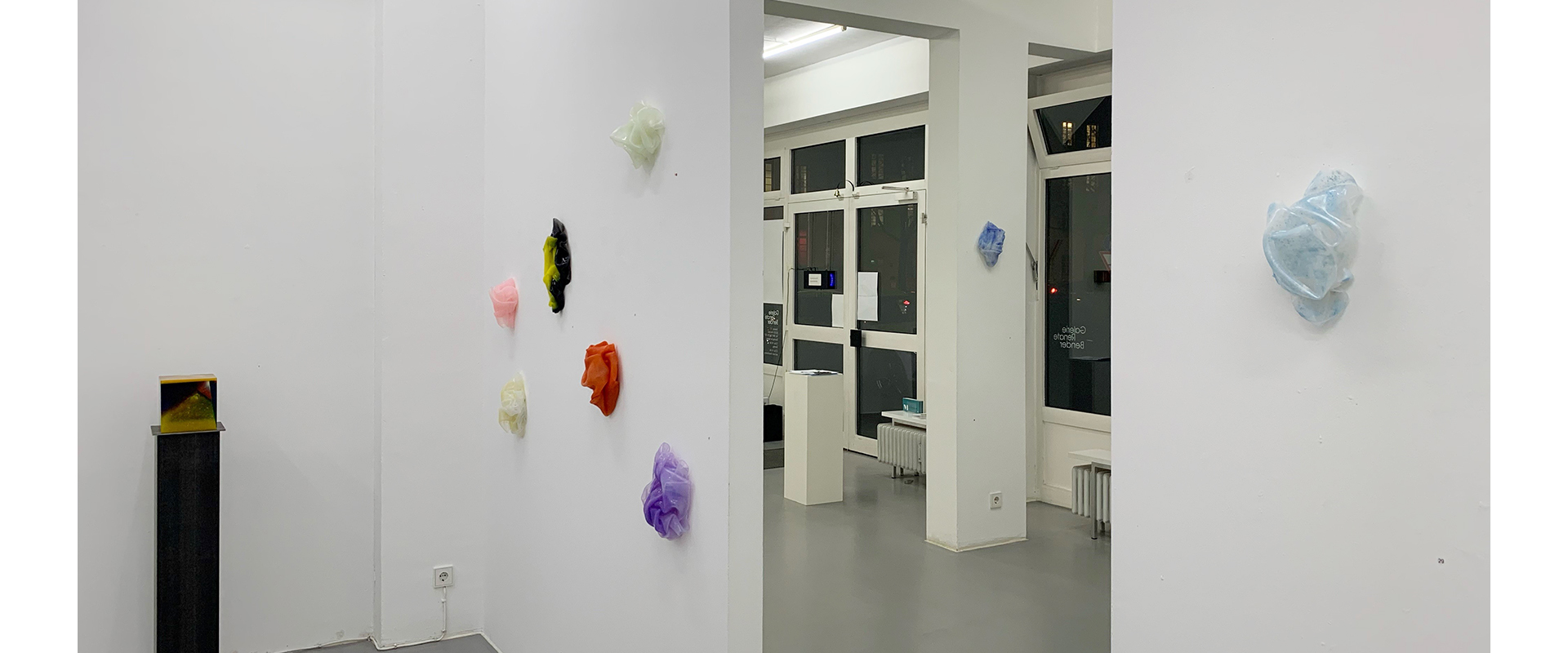 Ausstellungsansicht "color constructs. Harald Pompl - Robert Sagerman", Galerie Renate Bender 2021