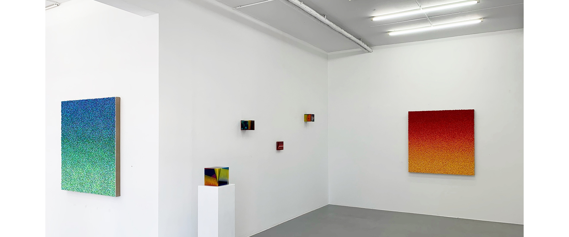 Ausstellungsansicht "color constructs. Harald Pompl - Robert Sagerman", Galerie Renate Bender 2021