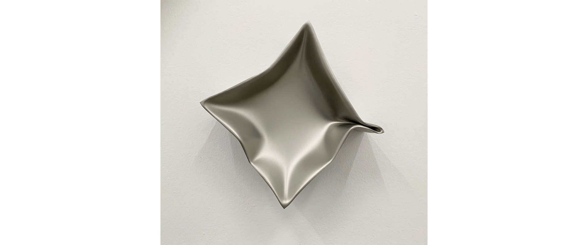 half cube #200143 – 2020, Edelstahl, mattiert, 28 x 28 x 15 cm 