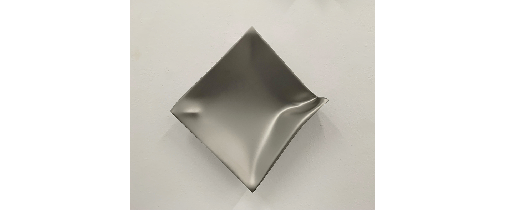 half cube #200146 – 2020, Edelstahl, mattiert, 28 x 28 x 13 cm 