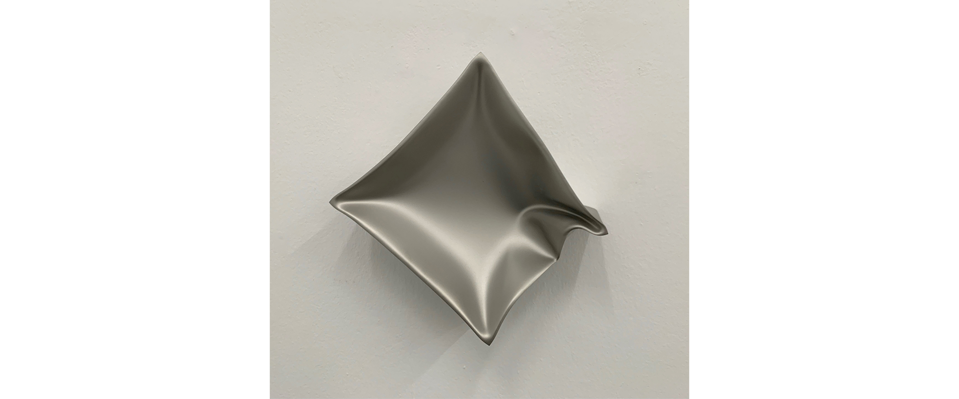 half cube #200147 – 2020, Edelstahl, mattiert, 28 x 28 x 14 cm 