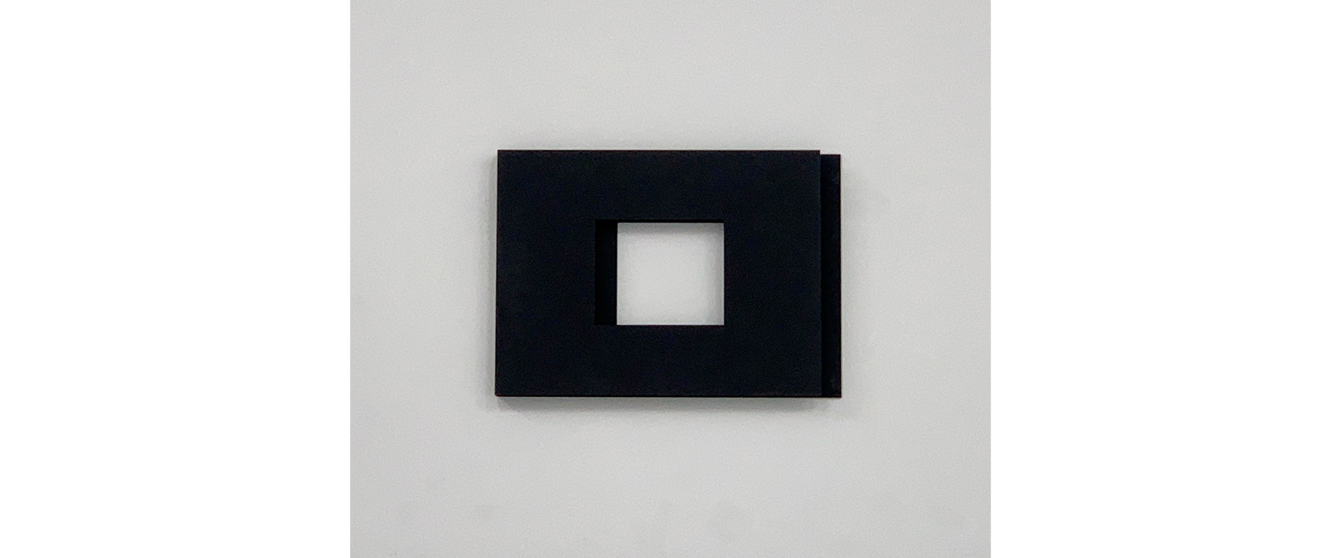 Passepatout square (black) – 2010, Stahl, Lack, 32 x 43 cm
