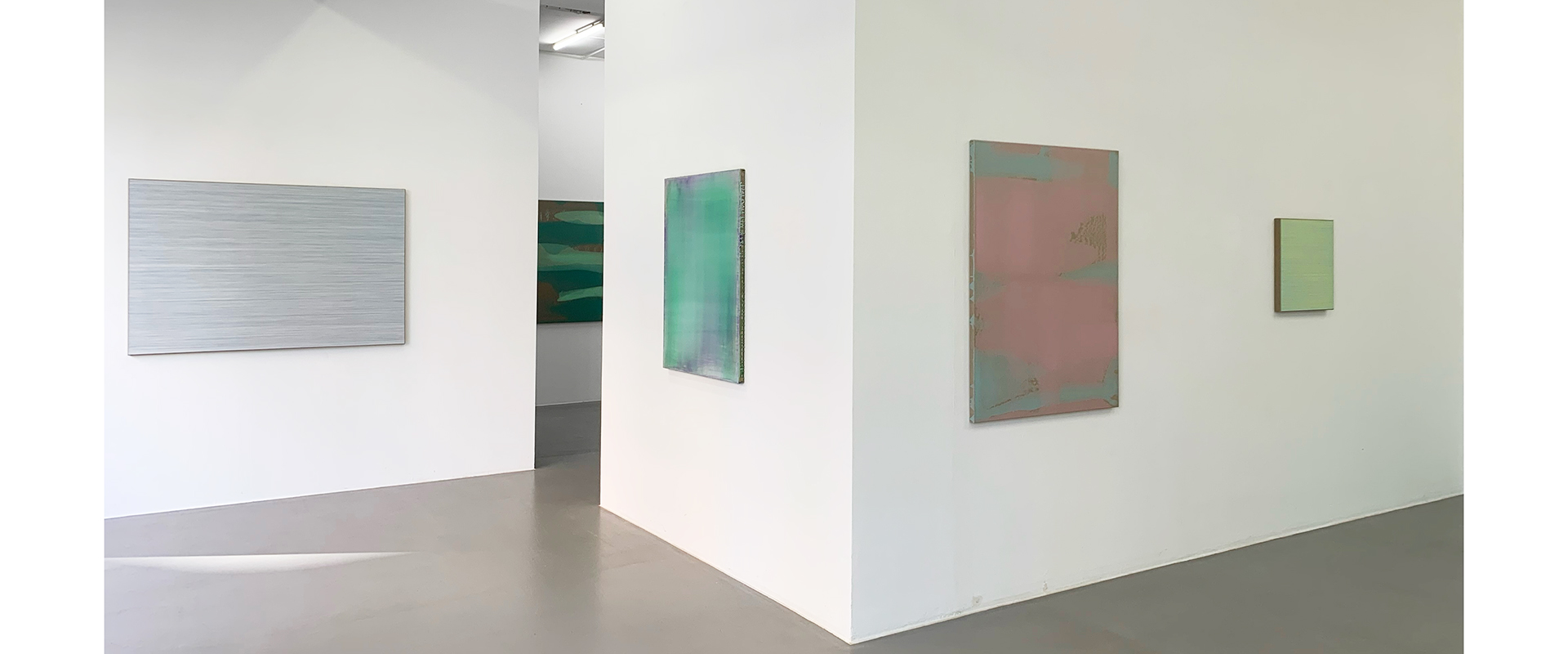 Ausstellungsansicht "Zwei Europäische Positionen Minimalistischer Malerei -- Jus Juchtmans / Lars Strandh", Galerie Renate Bender 2022