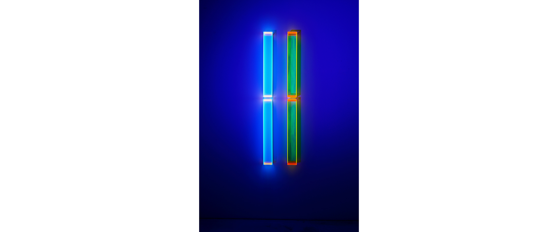 colormirror rainbow glowing after orange munich - 2022, Acrylglas, fluoreszierend und nachleuchtend, 4-teilig, je 70 x 10 x 7 cm, Schwarzlichtansicht