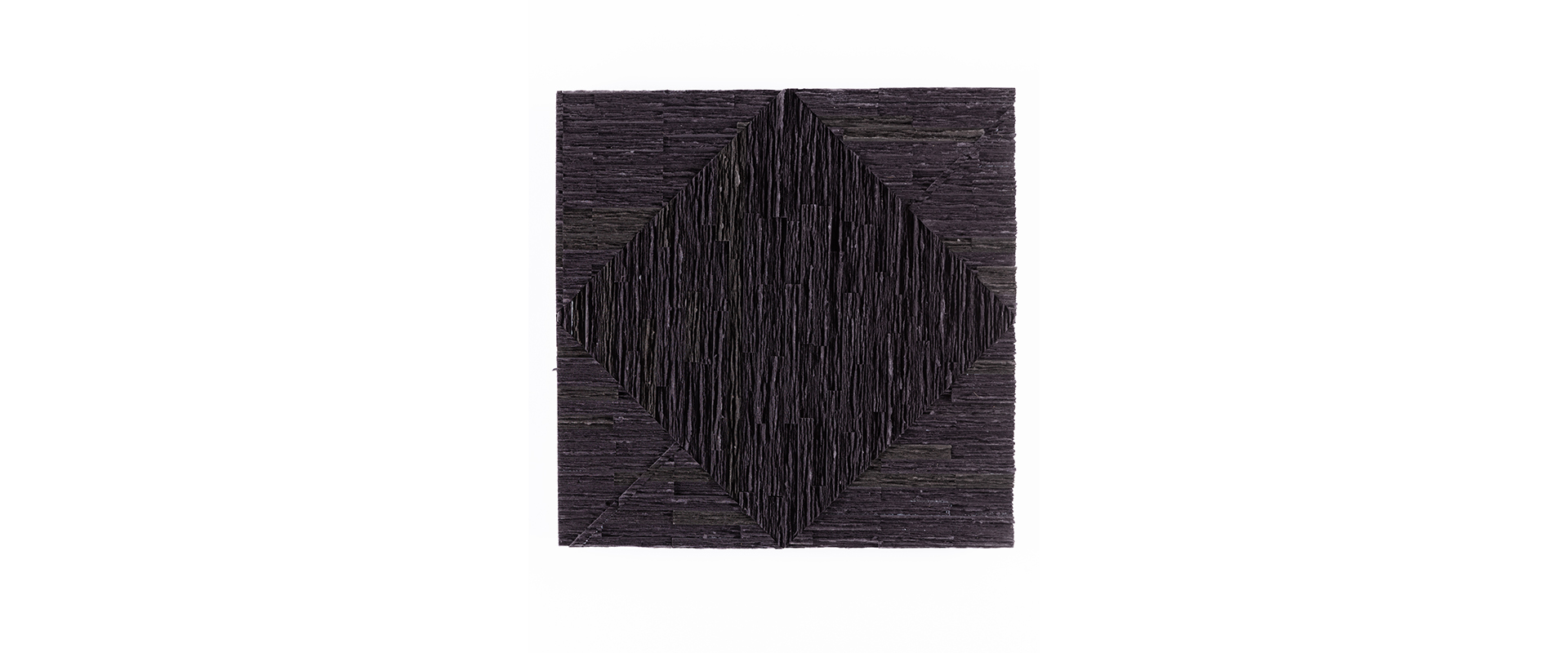 Ohne Titel (#123) - 2021, MDF schwarz, gebrochen, geleimt, 33 x 33 x 4,5 cm