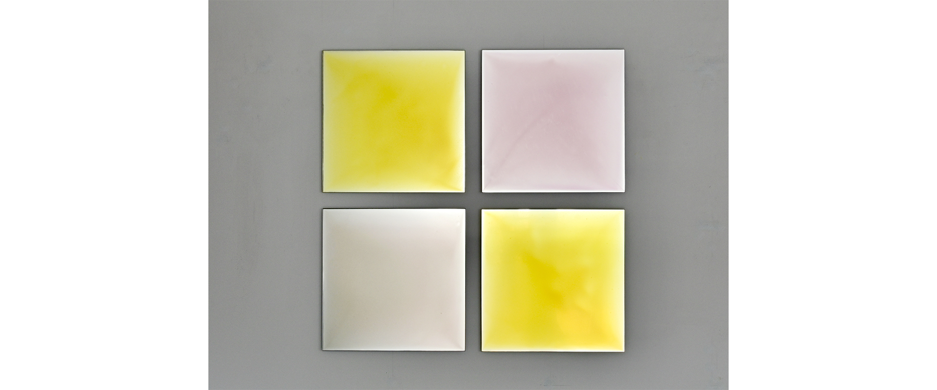 EVERGLOW 084, 085, 086, 087 - 2022, Pigment, Lack auf vespiegeltem Glas, je 30 x 30 cm