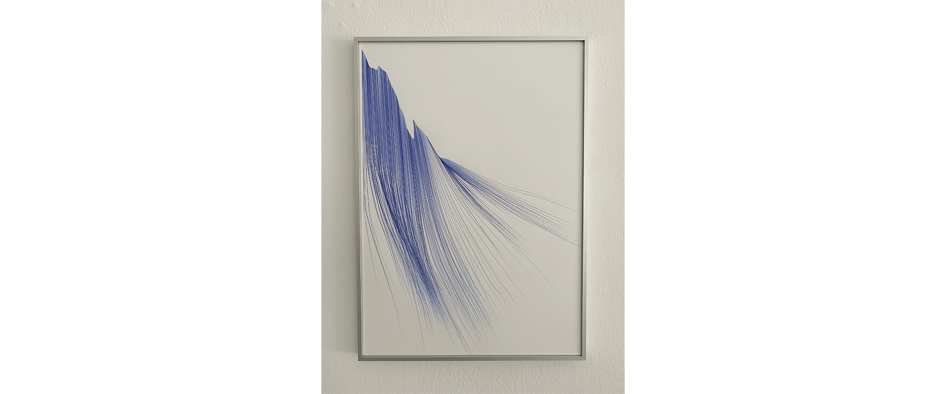 Marile Holzner, o.T. (Vertikalschwung 2) – 2023, Kugelschreiber auf Papier, 59,4 x 42 cm